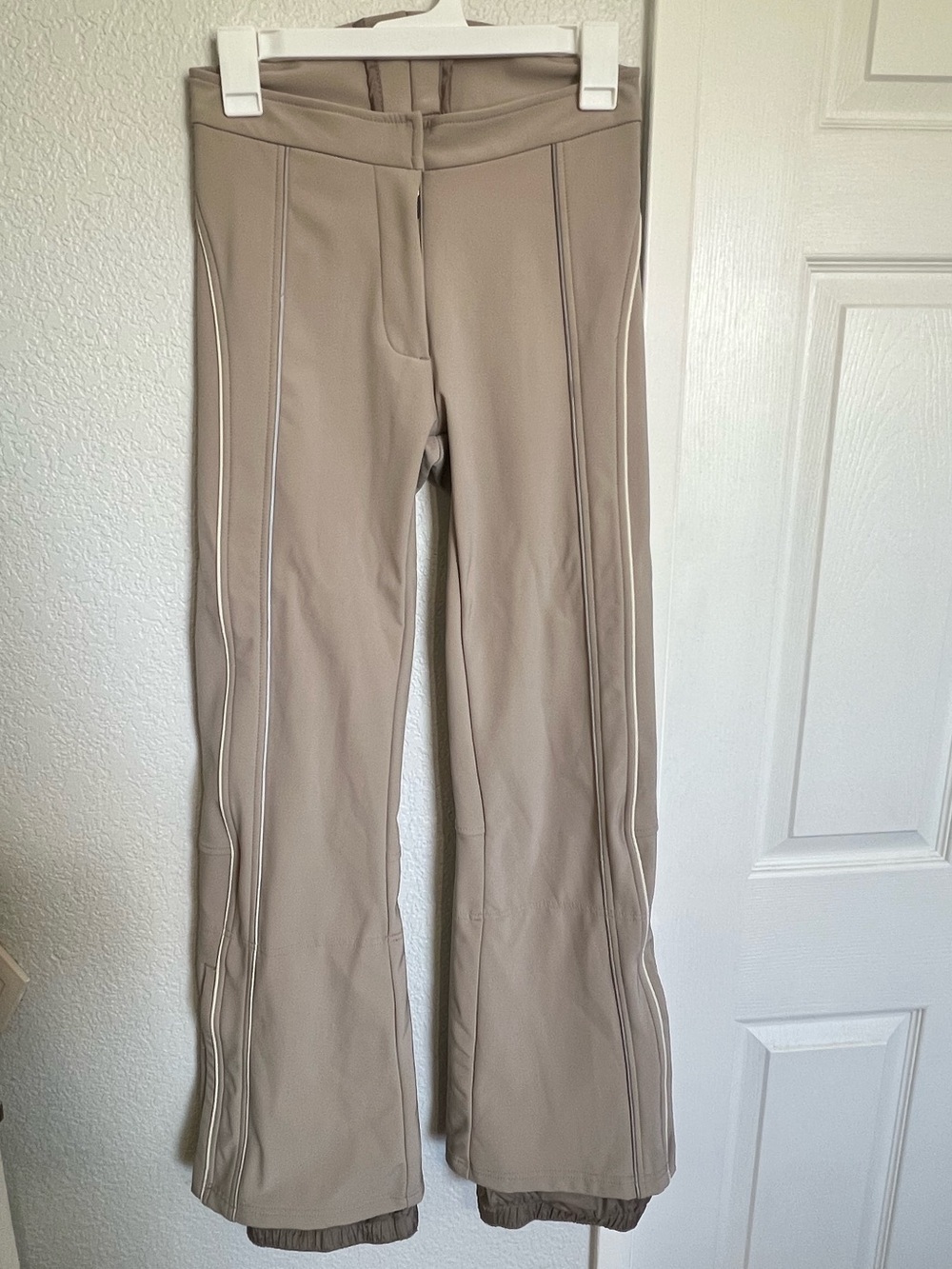 Obermeyer Bond Softshell Ski Pants Taupe Beige Stretch Snow Pants